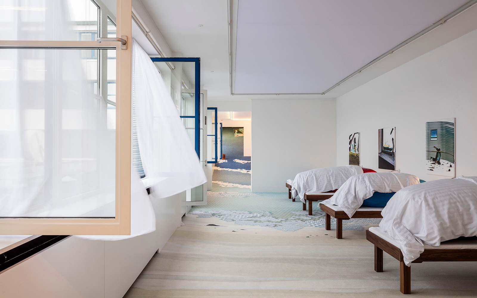 POM_Korner_Blue_Bedroom_00.jpg