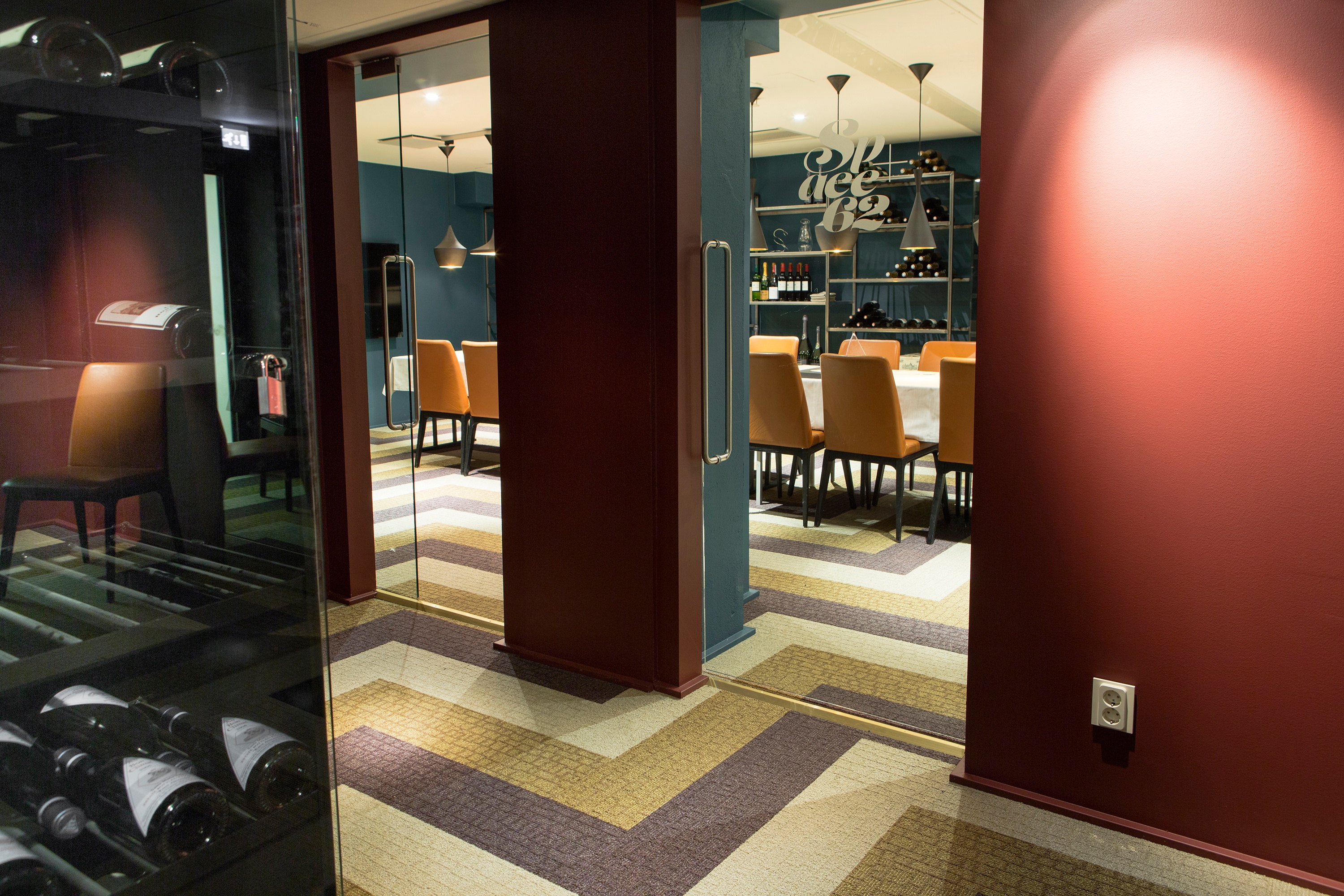 Carpet-tiles-for-restaurants 