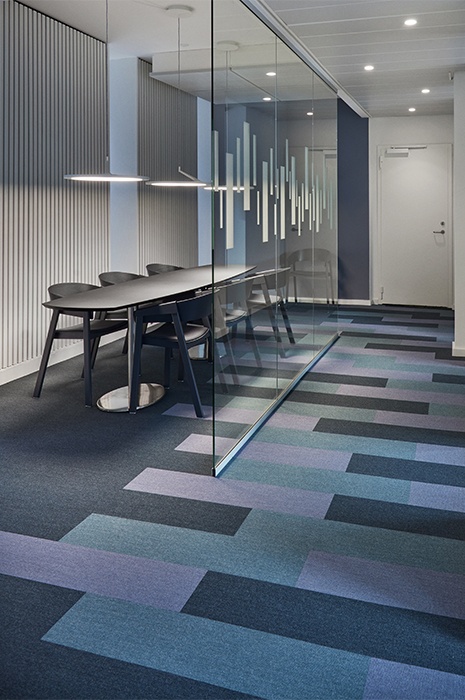 geometric-carpet-in-an-office