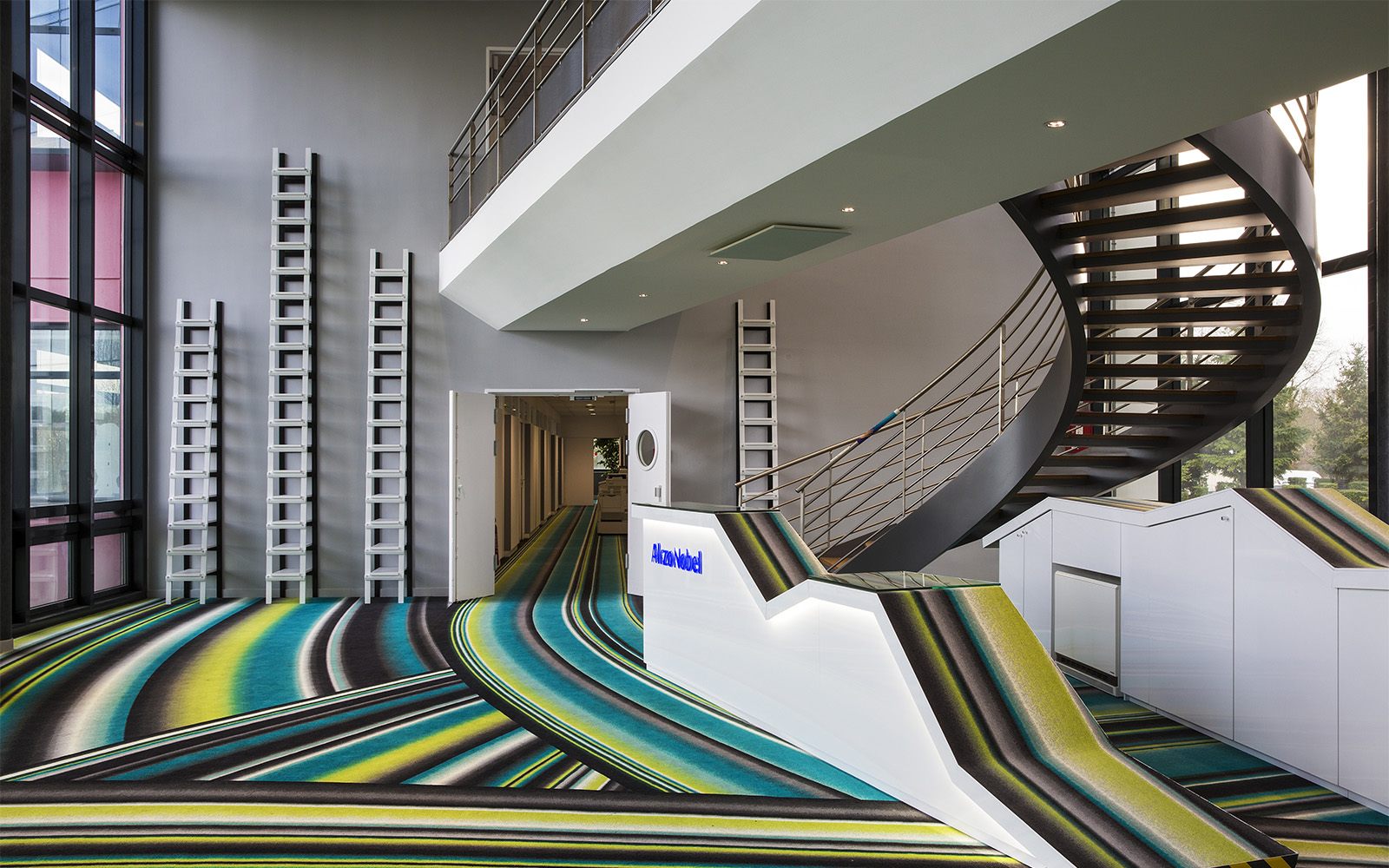 powerful-carpet-design-in-an-office-in-france