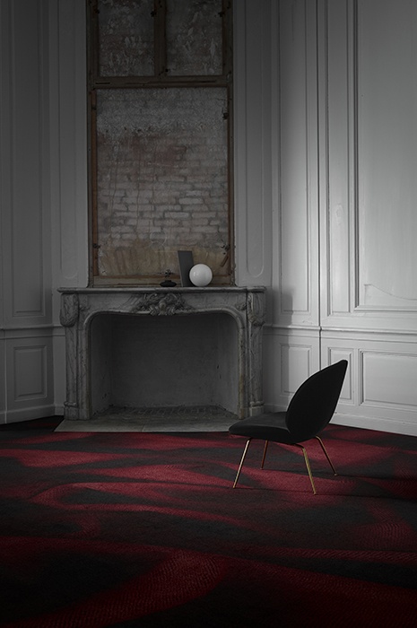 Carpet in red and black colors at the Atelier Velour