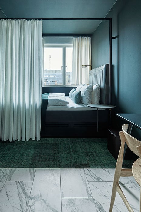 hospitality-trend-minimalistic-hotel-room